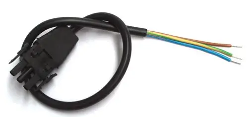 Daikin Kabel mit einem Stecker und mehreren farbigen Leitungen für elektrische Verbindungen, geeignet für die Verwendung mit bestimmten Feuerungsautomaten.